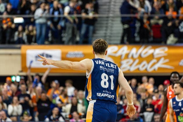 GER, easy-Credit Basketball-Bundesliga, Rostock Seawolves - Niners Chemnitz. 15.03.2026, Stadthalle, Rostock, GER, easy-Credit Basketball-Bundesliga, Rostock Seawolves - Niners Chemnitz. Andy van Vliet (Rostock Seawolves 81) jubelt Foto Alexander Trienitz Rostock Stadthalle Mecklenburg-Vorpommern Deutschland