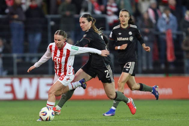 Laura Donhauser (1.FC Köln) und Vanessa Gilles (FC Bayern München) im Zweikampf waehrend des Spiels der Frauen Bundesliga zwischen 1.FC Köln und Bayern München, Franz-Kremer-Stadion am 15. März in Köln, Deutschland. (Foto von Oliver Kaelke DeFodi Images) +++ Laura Donhauser (1.FC Köln) und Vanessa Gilles (FC Bayern München) battle for the ball during the Woman Bundesliga match between 1.FC Köln and Bayern München at Franz-Kremer-Stadion on March 15, 2026 in Cologne, Germany. (Photo by Oliver Kaelke DeFodi Images) DFL regulations prohibit any use of photographs as image sequences and or quasi-video. (Photo by Oliver Kaelke DeFodi Images) -