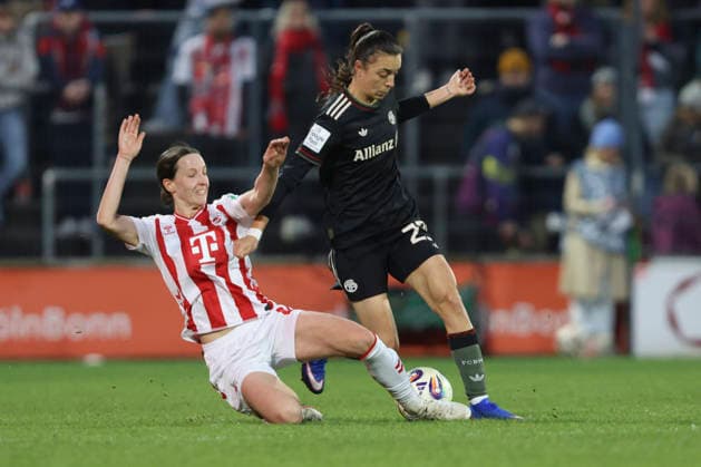 Sara AgreÅ¾ (1.FC Köln) und Natalia Padilla Bidas (FC Bayern München) im Zweikampf waehrend des Spiels der Frauen Bundesliga zwischen 1.FC Köln und Bayern München, Franz-Kremer-Stadion am 15. März in Köln, Deutschland. (Foto von Oliver Kaelke DeFodi Images) +++ Sara AgreÅ¾ (1.FC Köln) und Natalia Padilla Bidas (FC Bayern München) battle for the ball during the Woman Bundesliga match between 1.FC Köln and Bayern München at Franz-Kremer-Stadion on March 15, 2026 in Cologne, Germany. (Photo by Oliver Kaelke DeFodi Images) DFL regulations prohibit any use of photographs as image sequences and or quasi-video. (Photo by Oliver Kaelke DeFodi Images) -