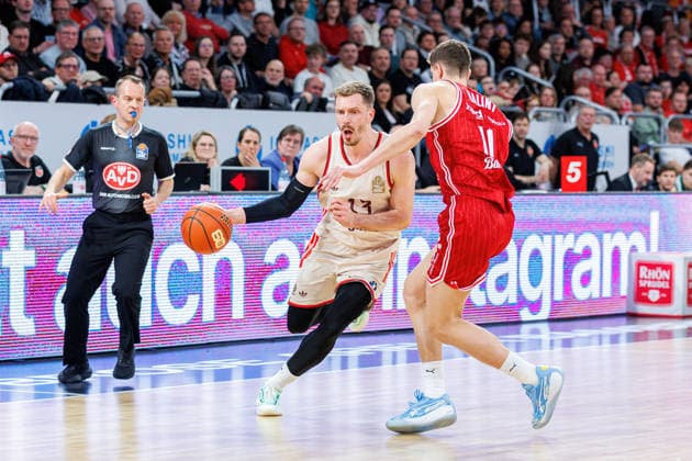 Andreas Obst (FC Bayern Muenchen Basketball, 13), Richard Balint (BMA365 Bamberg Baskets, 11), BMA365 Bamberg Baskets vs. FC Bayern Muenchen Basketball, Basketball, easyCredit BBL, 24. Spieltag, 15.03.2026 BMA365 Bamberg Baskets vs. FC Bayern Muenchen Basketball, Basketball, easyCredit BBL, 24. Spieltag, 15.03.2026 Bamberg Copyright: xEibner-Pressefoto G.xSantemizx EP_EER