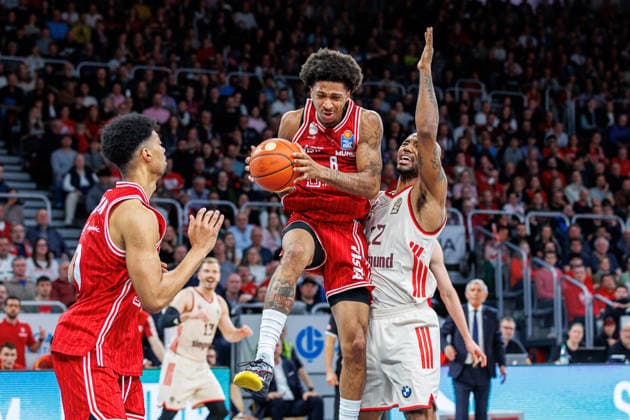 Demarcus Demonia (BMA365 Bamberg Baskets, 08), Isiaha Mike (FC Bayern Muenchen Basketball, 22), BMA365 Bamberg Baskets vs. FC Bayern Muenchen Basketball, Basketball, easyCredit BBL, 24. Spieltag, 15.03.2026 BMA365 Bamberg Baskets vs. FC Bayern Muenchen Basketball, Basketball, easyCredit BBL, 24. Spieltag, 15.03.2026 Bamberg Copyright: xEibner-Pressefoto G.xSantemizx EP_EER