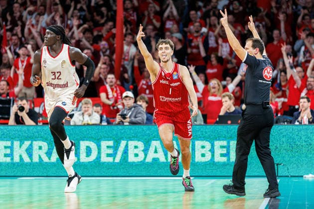Wenyen Gabriel (FC Bayern Muenchen Basketball, 32), Zachary Ensminger (BMA365 Bamberg Baskets, 01), +jubelt, Jubel, positive Emotionen, positive Emotion, BMA365 Bamberg Baskets vs. FC Bayern Muenchen Basketball, Basketball, easyCredit BBL, 24. Spieltag, 15.03.2026 BMA365 Bamberg Baskets vs. FC Bayern Muenchen Basketball, Basketball, easyCredit BBL, 24. Spieltag, 15.03.2026 Bamberg Copyright: xEibner-Pressefoto G.xSantemizx EP_EER
