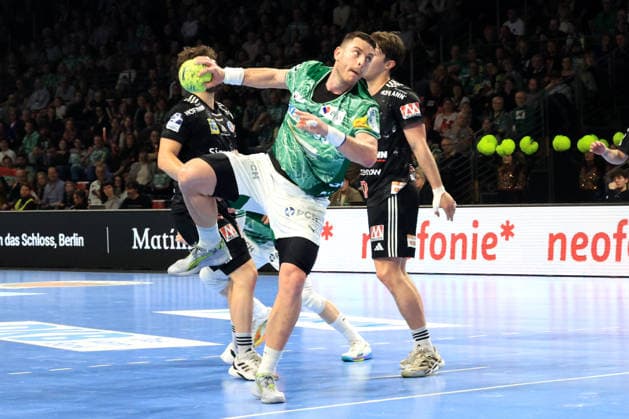 DEU, DHB, 1.HBL, Fuechse Berlin vs.Erlangen, 15.03.2026, Max-Schmeling-Halle, Berlin, DEU, DHB, 1.HBL, Fuechse Berlin vs.Erlangen, im Bild Mijajlo Marsenic (Fuechse Berlin 93), Florian Scheerer (Erlangen 10), Tobias Buck (Erlangen 39)