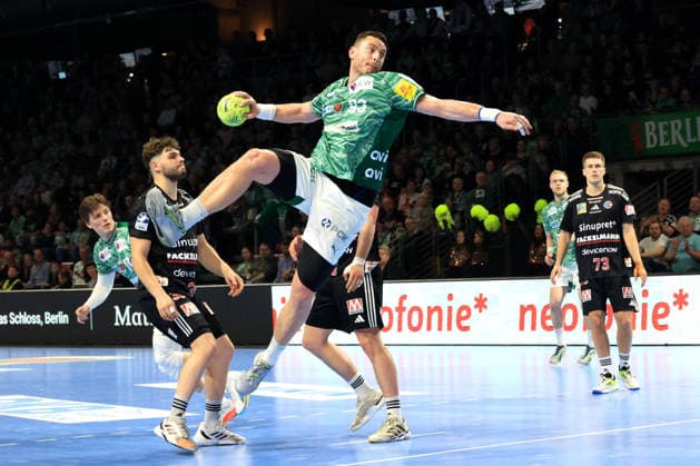 DEU, DHB, 1.HBL, Fuechse Berlin vs.Erlangen, 15.03.2026, Max-Schmeling-Halle, Berlin, DEU, DHB, 1.HBL, Fuechse Berlin vs.Erlangen, im Bild Mijajlo Marsenic (Fuechse Berlin 93), Florian Scheerer (Erlangen 10), Tobias Buck (Erlangen 39)