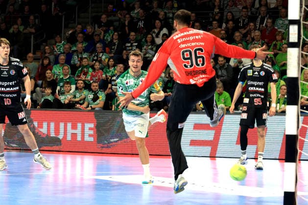 DEU, DHB, 1.HBL, Fuechse Berlin vs.Erlangen, 15.03.2026, Max-Schmeling-Halle, Berlin, DEU, DHB, 1.HBL, Fuechse Berlin vs.Erlangen, im Bild Tim Freihoefer (Fuechse Berlin 19), Khalifa Ghedbane (Erlangen 96)