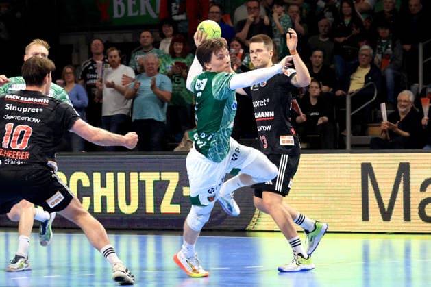 DEU, DHB, 1.HBL, Fuechse Berlin vs.Erlangen, 15.03.2026, Max-Schmeling-Halle, Berlin, DEU, DHB, 1.HBL, Fuechse Berlin vs.Erlangen, im Bild Nils Lichtlein (Fuechse Berlin 17), Florian Scheerer (Erlangen 13)