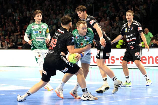 DEU, DHB, 1.HBL, Fuechse Berlin vs.Erlangen, 15.03.2026, Max-Schmeling-Halle, Berlin, DEU, DHB, 1.HBL, Fuechse Berlin vs.Erlangen, im Bild Mathias Gidsel (Fuechse Berlin 19), Nils Lichtlein (Fuechse Berlin 17), Tobias Buck (Erlangen 39), Florian Scheerer (Erlangen 10), Florian Scheerer (Erlangen 13)