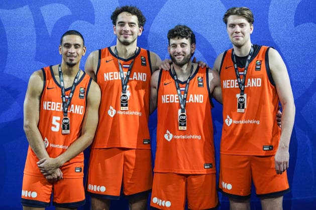 FIBA 3x3 Champions Cup 2026 Worthy de Jong, Jan Driessen, Maarten Bouwknecht, and Adriaan Van Tilborg of the Netherlands pose during a medal ceremony after the Men s FIBA Basketball 3x3 Champions Cup 2026 third place match between the Netherlands and Serbia in Bangkok, Thailand, on March 15, 2026. Bangkok Bangkok Thailand  Copyright: xAnusakxLaowilasx originalFilename:laowilas-notitle260315_np6Pw.jpg