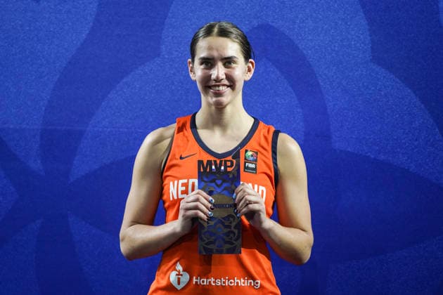 FIBA 3x3 Champions Cup 2026 Noortje Driessen of the Netherlands poses with the MVP award during the trophy ceremony of the Women s FIBA Basketball 3x3 Champions Cup 2026 tournament in Bangkok, Thailand, on March 15, 2026. Bangkok Bangkok Thailand  Copyright: xAnusakxLaowilasx originalFilename:laowilas-notitle260315_npU0O.jpg