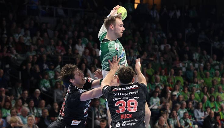 Florian Scheerer, Mathias Gidsel am Ball, Tobias Buck Zweikampf Spielszene Aktion Handball HBL Bundesliga Herren 25. Spieltag Saison 2025 2026 15.03.2026 Füchse Berlin vs. HC Erlangen HCE