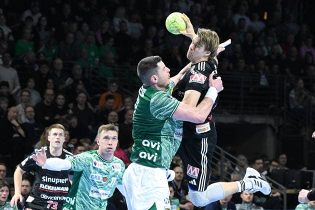 15.03.2026, xlakx, Handball Daikin HBL, Fuechse Berlin - HC Erlangen v.l. Mijajlo Marsenic (Fuechse Berlin), Andri Runarsson (HC Erlangen) Zweikampf, Duell, Kampf, tackle Berlin