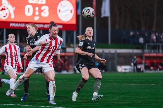 Marina Hegering (1.FC Koeln, 33) klärt per Kopf vor Glodis Perla Viggosdottir (FC Bayern Muenchen, 04) 1.FC Köln vs. FC Bayern München, Fussball, Google Pixel Frauen-Bundesliga, 20.Spieltag, Saison 2025 26, 15.03.2026, 1.FC Köln vs. FC Bayern München, Fussball, Google Pixel Frauen-Bundesliga, 20.Spieltag, Saison 2025 26, 13.03.2026 Köln Copyright: xEibner-Pressefoto LukasxBaldygax EP_LBA