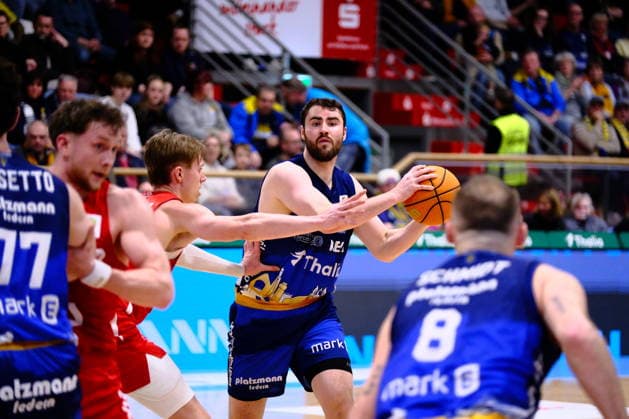 ProA - Phoenix Hagen vs. Nürnberg Falcons BC, Hagen, 15.03.2026, Ischelandhalle Hagen Tim Uhlemann ( 21, Phoenix Hagen, PF) beim versuch einen Mitspieler anzuspielen ; ProA - Phoenix Hagen vs. Nürnberg Falcons BC, Hagen, 15.03.2026, Ischelandhalle Hagen Copyright: xBEAUTIFULxSPORTS Piepenstockx
