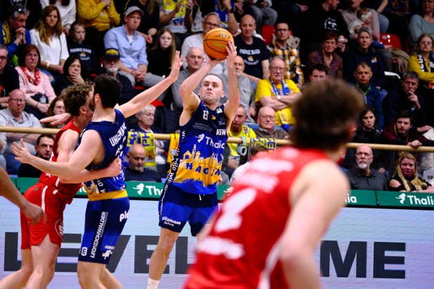 ProA - Phoenix Hagen vs. Nürnberg Falcons BC, Hagen, 15.03.2026, Ischelandhalle Hagen Devin Lawrence Schmidt ( 8, Phoenix Hagen, SG) beim Dreipunktwurf ; ProA - Phoenix Hagen vs. Nürnberg Falcons BC, Hagen, 15.03.2026, Ischelandhalle Hagen Copyright: xBEAUTIFULxSPORTS Piepenstockx