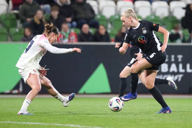 VfL vs. Leverkusen, BL Frauen Wolfsburg, 15.03.2026, Fußball, Frauen, Google Pixel Bundesliga, Saison 2025 2026, VfL Wolfsburg vs Bayer 04 Leverkusen, Ella Paddemors (VfL Wolfsburg), Carlotta Wamser (Leverkusen) AOK Stadion Niedersachsen Deutschland