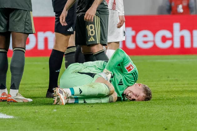 Matheo Raab (1. FC Union Berlin, 31) verletzt am Boden , Deutschland, Fussball, 1. Bundesliga, 26.Spieltag, 2025 2026, SC Freiburg vs. 1.FC Union Berlin, 15.03.2026, Freiburg im Breisgau Europa-Park Stadion Deutschland Copyright: xGrantxHubbsx
