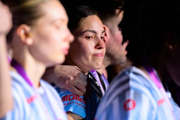 Handball: DHB-Pokal, Finale, HSG Bensheim Auerbach - Borussia Dortmund Lucie-Marie Kretzschmar (Bensheim) unzufrieden enttäuscht enttaeuscht niedergeschlagen frustriert, Stuttgart Porsche Arena Baden-Württemberg Deutschland