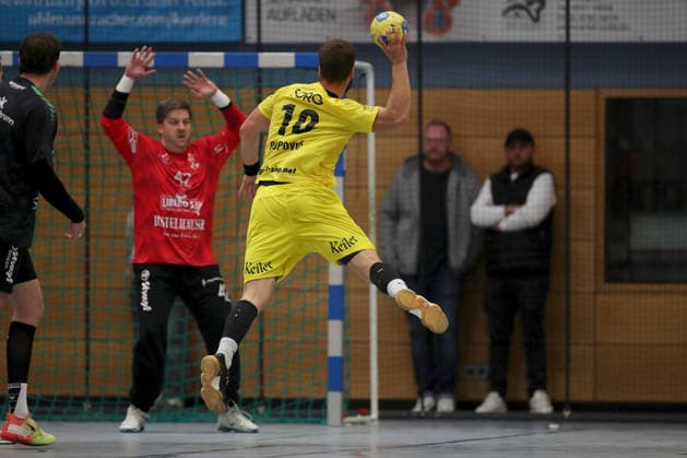 15.03.2026, Herren, Handball, Saison 2025 2026, Regionalliga, 19. Spieltag: DJK Waldbuettelbrunn - TSV Lohr Vukasin Popovic ( 10, TSV Lohr) kommt vor Markus Leikauf ( 42, TSG Waldbüttelbrunn) zum Wurf Waldbuettelbrunn Ballsporthalle Bayern Deutschland