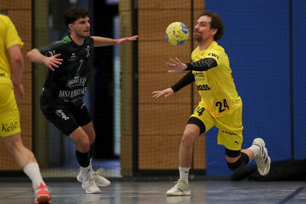 15.03.2026, Herren, Handball, Saison 2025 2026, Regionalliga, 19. Spieltag: DJK Waldbuettelbrunn - TSV Lohr Julius Rauch ( 7, TSG Waldbüttelbrunn) und Benjamin Horn ( 24, TSV Lohr) Waldbuettelbrunn Ballsporthalle Bayern Deutschland