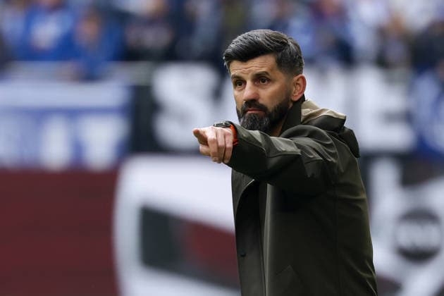 Gelsenkirchen, Germany, 15.03.26, Miron Muslic Cheftrainer (FC Schalke 04) gestikuliert während des Spiels der 2. Bundesliga zwischen FC Schalke 04 - Hannover 96 in der Veltins Arena in Gelsenkirchen. (Photo by Joachim Bywaletz) DFB DFL REGULATIONS PROHIBIT ANY USE OF PHOTOGRAPHS AS IMAGE SEQUENCES AND OR QUASI-VIDEO.
