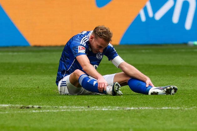 Gelsenkirchen, Germany, 15.03.26, Timo Becker (FC Schalke 04) enttaeuscht während des Spiels der 2. Bundesliga zwischen FC Schalke 04 - Hannover 96 in der Veltins Arena in Gelsenkirchen. (Photo by Joachim Bywaletz) DFB DFL REGULATIONS PROHIBIT ANY USE OF PHOTOGRAPHS AS IMAGE SEQUENCES AND OR QUASI-VIDEO.