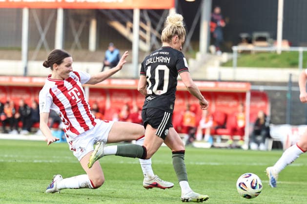 Deutschland: Google Pixel Frauen-Bundesliga 2025 2026 16. Spieltag, 1. FC Köln vs. FC Bayern München Sonntag, 15.03.2026 Franz-Kremer-Stadion, Nordrhein-Westfalen Sara Agrez (1. FC Köln Frauen, 4) und Linda Dallmann (FC Bayern München Frauen, 10) im Zweikampf Copyright: xSümeyyexAkcöltekinx