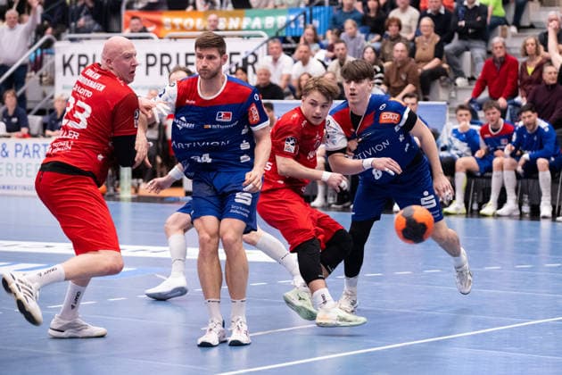 wieder ein Angriff von Matteo Menges, (Eulen Ludwigshafen, 05) unterbunden, 2.v.r. HBW Balingen Weilstetten vs. Eulen Ludwigshafen, Handball, 2. Bundesliga, 24. Spieltag, Saison 2025 2026, 15.03.2026 Eibner-Pressefoto Andreas Ulmer HBW Balingen Weilstetten vs. Eulen Ludwigshafen, Handball, 2. Bundesliga, 24. Spieltag, Saison 2025 2026, 15.03.2026 Balingen Copyright: xEibner-Pressefoto AndreasxUlmerx EP_AUR