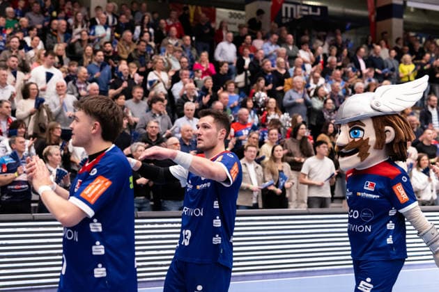 Die Fans sind zufrieden , im Vordergrund, Merlin Fuss (HBW Balingen Weilstetten, 13), HBW Balingen Weilstetten vs. Eulen Ludwigshafen, Handball, 2. Bundesliga, 24. Spieltag, Saison 2025 2026, 15.03.2026 Eibner-Pressefoto Andreas Ulmer HBW Balingen Weilstetten vs. Eulen Ludwigshafen, Handball, 2. Bundesliga, 24. Spieltag, Saison 2025 2026, 15.03.2026 Balingen Copyright: xEibner-Pressefoto AndreasxUlmerx EP_AUR