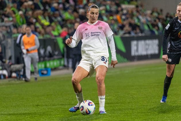 Deutschland, Google Pixel Frauen-Bundesliga, Saison 2025 2026, 20. Spieltag, AOK-Stadion, VfL Wolfsburg vs Bayer 04 Leverkusen, Wamser Carlotta (Bayer 04 Leverkusen, 37) Copyright: xMichellexLukax