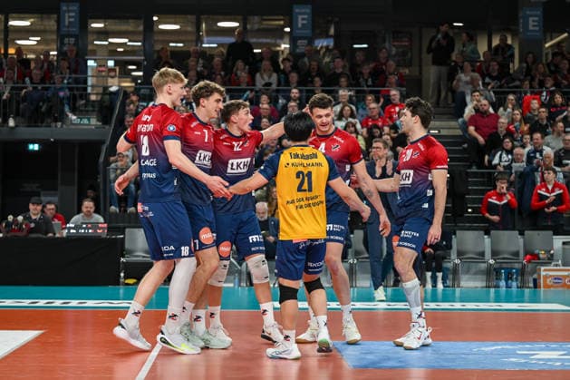 15.03.2026, xdobgx, Volleyball Volleyball Bundesliga VBL, SVG Lüneburg - ASV Dachau v.l. Axel Juul Larsen (SVG Lüneburg, 18), Joscha Kunstmann (SVG Lüneburg, 7), Santeri Välimaa (SVG Lüneburg, 12), Sho Takahashi (SVG Lüneburg, 21), Christopher Byam (SVG Lüneburg, 4), Ethan Champlin (SVG Lüneburg, 20) Teamjubel, jubelt gemeinsam, team celebration