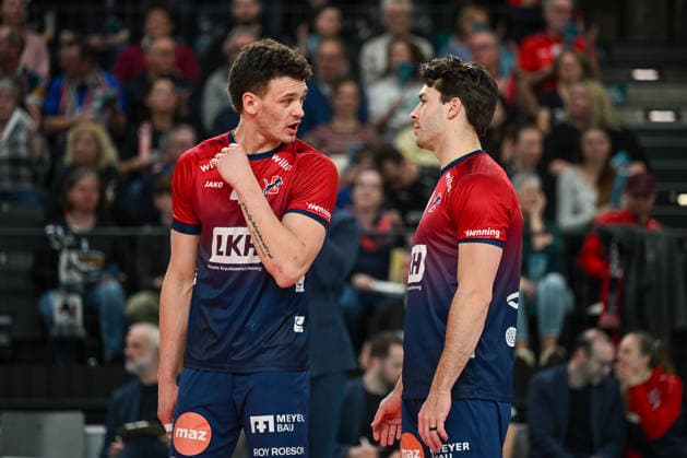 15.03.2026, xdobgx, Volleyball Volleyball Bundesliga VBL, SVG Lüneburg - ASV Dachau v.l. Christopher Byam (SVG Lüneburg, 4), Ethan Champlin (SVG Lüneburg, 20) im Gespräch, in conversation