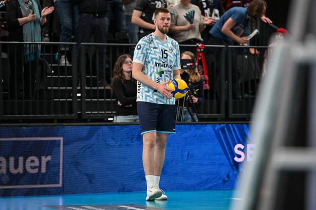15.03.2026, xdobgx, Volleyball Volleyball Bundesliga VBL, SVG Lüneburg - ASV Dachau v.l. Fabian Suck (ASV Dachau, 15) beim Aufschlag, Aufschlag, serve, serving the ball