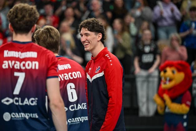 15.03.2026, xdobgx, Volleyball Volleyball Bundesliga VBL, SVG Lüneburg - ASV Dachau v.l. Cole Young (SVG Lüneburg, 8) lächelnd, freundlicher Gesichtsausdruck, smiling, friendly expression