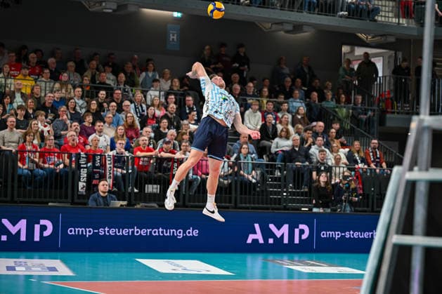 15.03.2026, xdobgx, Volleyball Volleyball Bundesliga VBL, SVG Lüneburg - ASV Dachau v.l. Levi Olson (ASV Dachau, 1) beim Aufschlag, Aufschlag, serve, serving the ball