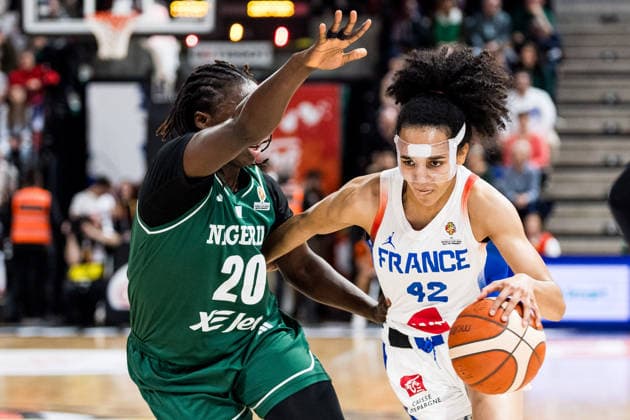 LYON-VILLEURBANNE, FRANCE - MARCH 15: Leila Lacan (France, 42) controls the ball against Murjanatu Musa (Nigeria, 20) during the FIBA Women™s World Cup Qualifying Tournament match between France (FRA) vs. Nigeria (NGR) at Astroballe on matchday 4 of the FIBA Women™s World Cup Qualifying Tournament on March 15, 2026 in Lyon-Villeurbanne, France. France Copyright: xSteffiexWunderlx