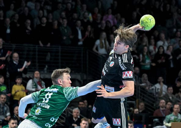 15.03.2026, xlakx, Handball Daikin HBL, Fuechse Berlin - HC Erlangen v.l. Lasse Andersson (Fuechse Berlin), Andri Runarsson (HC Erlangen) setzt zum Sprungwurf an Berlin