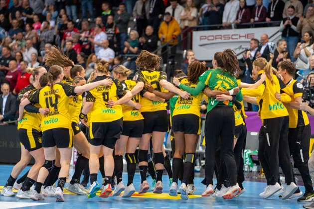 Handball I Frauen I Saison 2025-2026 I DHB-Pokal Final 4 I Finale I HSG Bensheim Auerbach - Borussia Dortmund I 15.03.2026 Dortmund jubelt nach dem Sieg im Finale Stuttgart Porsche Arena Baden-Württemberg Deutschland Copyright: xLobeca MaxxPetershansx