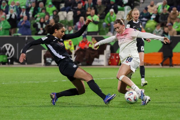 15.03.2026, xgrfx, Fussball Google Pixel Frauen-Bundesliga, VfL Wolfsburg - Bayer Leverkusen v.l. Cora Zicai (VfL Wolfsburg), Julia Mickenhagen (Bayer Leverkusen) (DFL DFB REGULATIONS PROHIBIT ANY USE OF PHOTOGRAPHS as IMAGE SEQUENCES and or QUASI-VIDEO) Wolfsburg