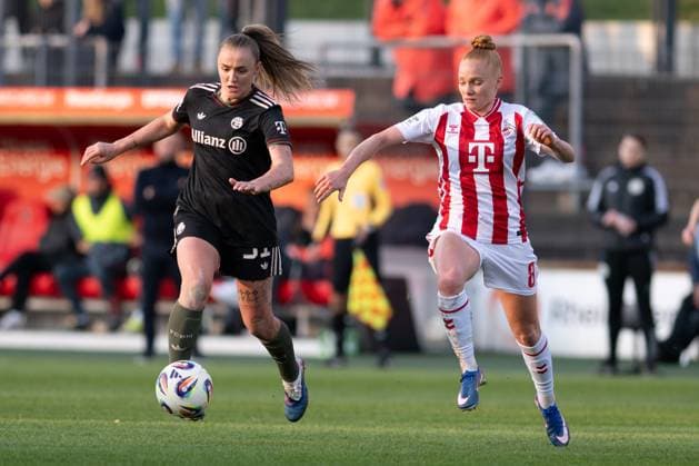 Georgia Stanway 31 (FC Bayern Muenchen Frauen) am Ball, angegriffen von Laura Vogt 8 (1. FC Koeln Frauen), 1. FC Koeln Frauen vs. FC Bayern Muenchen Frauen, Fussball, Google Pixel Frauen-Bundesliga, 20. Spieltag, 2025 2026, 15.03.2026 DFB regulations prohibit any use of photographs as image sequences and or quasi-video Koeln Nordrhein-Westfalen Deutschland