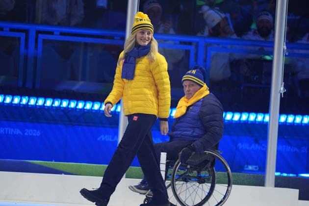 CORTINA, ITALY 20260315 Swedish flag bearers Marcus Holm and Ebba Arsjö enter during Sunday s closing ceremony for the Paralympics, in the Cortina curling stadium. *** The image is included in the SPORTS PACKAGE. For others PAYMENT IMAGE *** CORTINA ITALY x9200x *** CORTINA, ITALY 20260315 Swedish flag bearers Marcus Holm and Ebba Arsjö enter during Sunday s closing ceremony for the Paralympics, in the Cortina curling stadium The image is included in the SPORTS PACKAGE For others PAYMENT IMAGE CORTINA ITALY x9200x  Copyright: xBjörnxLarssonxRosvall TTx PARALYMPICS 2026 CONCLUSION