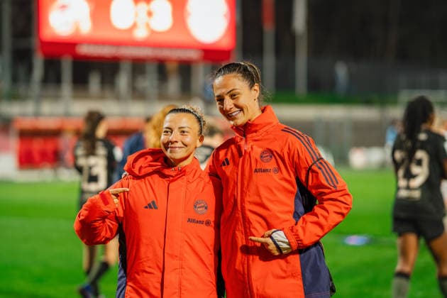 Arianna Caruso (FC Bayern Muenchen, 27) und Maria Luisa Grohs (FC Bayern Muenchen, 01) posieren nach dem Spiel 1.FC Köln vs. FC Bayern München, Fussball, Google Pixel Frauen-Bundesliga, 20.Spieltag, Saison 2025 26, 15.03.2026, 1.FC Köln vs. FC Bayern München, Fussball, Google Pixel Frauen-Bundesliga, 20.Spieltag, Saison 2025 26, 13.03.2026 Köln Copyright: xEibner-Pressefoto LukasxBaldygax EP_LBA