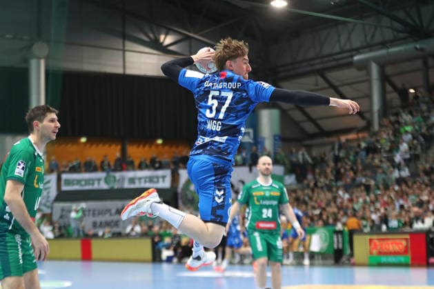 Handball DAIKIN HBL, SC DHfK Leipzig - TVB Stuttgart; 15.03.2026 Jakob Nigg (57, TVB Stuttgart) fliegt zum Torwurf. Handball, DAIKIN HBL, 1. Bundesliga, Saison 2025 2026, 25. Spieltag: SC DHfK Leipzig vs. TVB Stuttgart am 15.03.2026 in der Quarterback Immobilien Arena Leipzig. Copyright: xBEAUTIFULxSPORTS JanxKaeferx