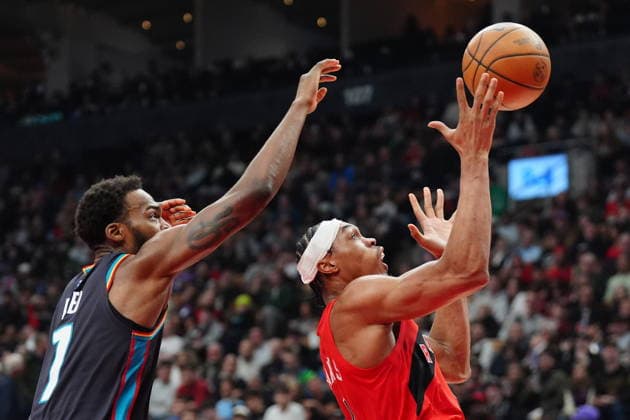March 15, 2026, Toronto, On, Canada: Toronto Raptors forward Scottie Barnes (4) wins the rebound over Detroit Pistons forward Paul Reed (7) during first half NBA, Basketball Herren, USA basketball action in Toronto on Sunday, March 15, 2026. Canada News - March 15, 2026  - ZUMAc35_ 20260315_zaf_c35_099 Copyright: xFrankxGunnx