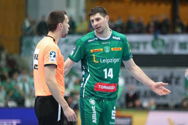 Handball DAIKIN HBL, SC DHfK Leipzig - TVB Stuttgart; 15.03.2026 Marko Mamic (14, SC DHfK Leipzig) im Dialog mit dem Schiedsrichter. Handball, DAIKIN HBL, 1. Bundesliga, Saison 2025 2026, 25. Spieltag: SC DHfK Leipzig vs. TVB Stuttgart am 15.03.2026 in der Quarterback Immobilien Arena Leipzig. Copyright: xBEAUTIFULxSPORTS JanxKaeferx