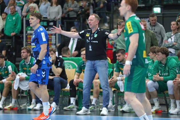 Handball DAIKIN HBL, SC DHfK Leipzig - TVB Stuttgart; 15.03.2026 Cheftrainer Frank Carstens (SC DHfK Leipzig). Handball, DAIKIN HBL, 1. Bundesliga, Saison 2025 2026, 25. Spieltag: SC DHfK Leipzig vs. TVB Stuttgart am 15.03.2026 in der Quarterback Immobilien Arena Leipzig. Copyright: xBEAUTIFULxSPORTS JanxKaeferx