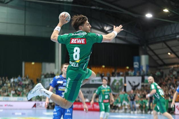 Handball DAIKIN HBL, SC DHfK Leipzig - TVB Stuttgart; 15.03.2026 Lucas Krzikalla (8, SC DHfK Leipzig) fliegt zum Torwurf. Handball, DAIKIN HBL, 1. Bundesliga, Saison 2025 2026, 25. Spieltag: SC DHfK Leipzig vs. TVB Stuttgart am 15.03.2026 in der Quarterback Immobilien Arena Leipzig. Copyright: xBEAUTIFULxSPORTS JanxKaeferx