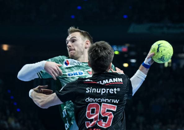 15.03.2026, xlakx, Handball Daikin HBL, Fuechse Berlin - HC Erlangen v.l. Mathias Gidsel (Fuechse Berlin), Tim Goemmel (HC Erlangen) setzt zum Sprungwurf an Berlin