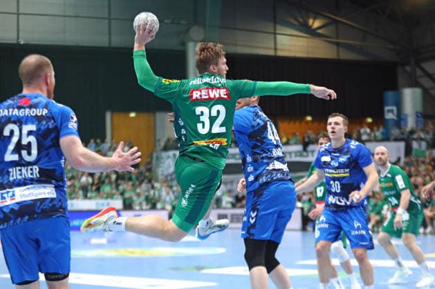 Handball DAIKIN HBL, SC DHfK Leipzig - TVB Stuttgart; 15.03.2026 Franz Semper (32, SC DHfK Leipzig) fliegt zum Wurf. Handball, DAIKIN HBL, 1. Bundesliga, Saison 2025 2026, 25. Spieltag: SC DHfK Leipzig vs. TVB Stuttgart am 15.03.2026 in der Quarterback Immobilien Arena Leipzig. Copyright: xBEAUTIFULxSPORTS JanxKaeferx