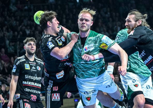 15.03.2026, xlakx, Handball Daikin HBL, Fuechse Berlin - HC Erlangen v.l. Florian Scheerer (HC Erlangen), Matthes Langhoff (Fuechse Berlin), Antonio Metzner (HC Erlangen) Zweikampf, Duell, Kampf, tackle Berlin