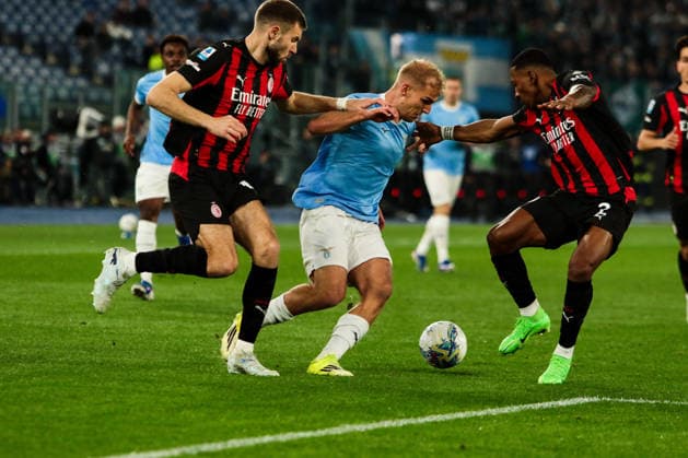 Gustav Isaksen of SS Lazio and Pervis Estupinan of AC Milan during SS Lazio vs AC Milan, Italian soccer Serie A match in Rome, Italy, March 15 2026  Copyright: xRaffaelexConti IPAxSportx xipa-agency.netx xx IPA_72943126 IPA_Agency_IPA72943126